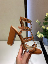 Load image into Gallery viewer, Rockstud Block Heel Sandals