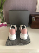 Load image into Gallery viewer, Oversized Sneaker Suede Ladies