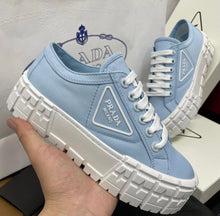 Load image into Gallery viewer, Gabardine Sneakers