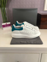 Load image into Gallery viewer, Oversized Sneaker Suede Ladies