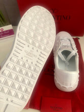 Load image into Gallery viewer, Rockstud Untitled