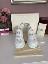 Load image into Gallery viewer, Oversized Sneaker Leather Ladies