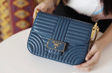 Load image into Gallery viewer, Embleme Bag