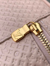 Load image into Gallery viewer, Vanity Chain Pouch
