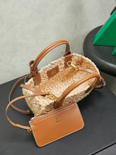Load image into Gallery viewer, Raffia Tote
