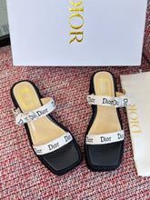 Load image into Gallery viewer, Cotton Wedges
