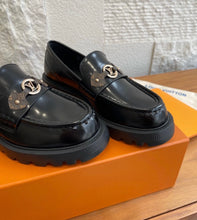 Load image into Gallery viewer, District Loafers
