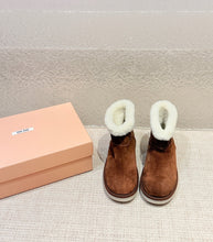 Load image into Gallery viewer, Shearling Boots
