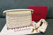 Load image into Gallery viewer, Raffia Shoulder Bag
