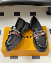 Load image into Gallery viewer, District Loafers
