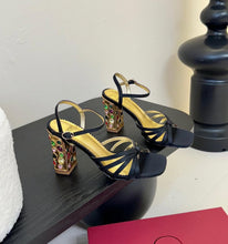 Load image into Gallery viewer, Gem Sandals
