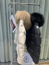 Load image into Gallery viewer, Laichefur Jacket
