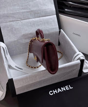 Load image into Gallery viewer, Chain Clutch
