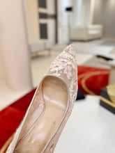 Load image into Gallery viewer, Lace Pumps
