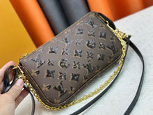 Load image into Gallery viewer, Pochette Accessories
