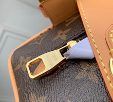 Load image into Gallery viewer, Cargo Toiletry Bag
