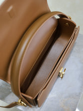 Load image into Gallery viewer, Voltaire Top Handle
