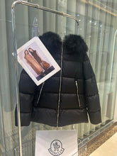 Load image into Gallery viewer, Laichefur Jacket
