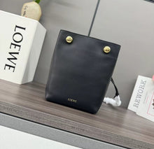 Load image into Gallery viewer, Pebble Pouch
