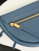 Load image into Gallery viewer, Halfmoon Bag
