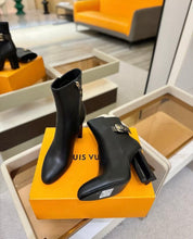 Load image into Gallery viewer, Silhouette Boots
