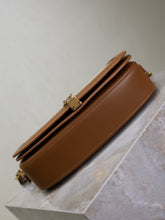 Load image into Gallery viewer, Voltaire Top Handle
