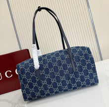 Load image into Gallery viewer, Medium Boston Bag
