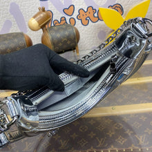 Load image into Gallery viewer, Loop Bag
