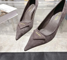 Load image into Gallery viewer, Suede Pumps
