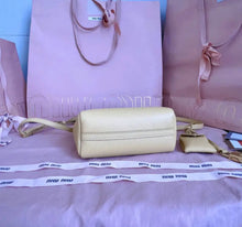 Load image into Gallery viewer, Leather Bucket Bag
