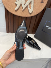 Load image into Gallery viewer, Leather Pumps
