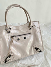 Load image into Gallery viewer, City Tote
