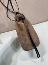 Load image into Gallery viewer, Carry Tote
