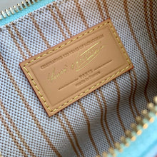 Load image into Gallery viewer, Hills Pochette
