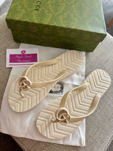 Load image into Gallery viewer, Chevron Thong Sandals

