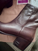 Load image into Gallery viewer, Logo Boots
