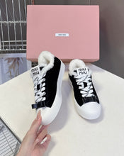 Load image into Gallery viewer, Shearling Trainers
