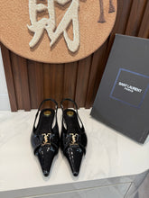 Load image into Gallery viewer, Leather Pumps
