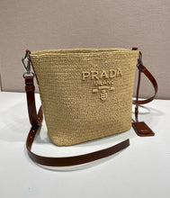 Load image into Gallery viewer, Raffia Bucket Bag
