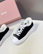 Load image into Gallery viewer, Shearling Trainers
