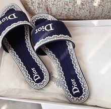 Load image into Gallery viewer, Dway Mules
