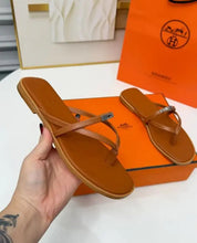 Load image into Gallery viewer, Miss Sandals
