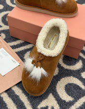 Load image into Gallery viewer, Suede Tassel Mules
