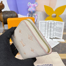 Load image into Gallery viewer, Zippy Coin Purse
