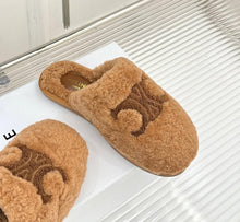 Load image into Gallery viewer, Fur Slippers
