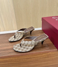 Load image into Gallery viewer, Thong Sandals
