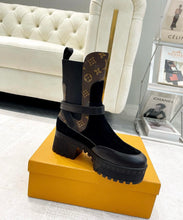 Load image into Gallery viewer, Desert Boots
