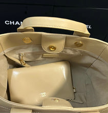 Load image into Gallery viewer, Deauville Tote
