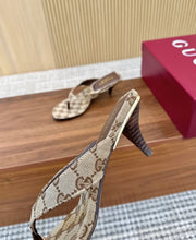 Load image into Gallery viewer, Thong Sandals
