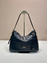 Load image into Gallery viewer, Aimee Medium Shoulder Bag

